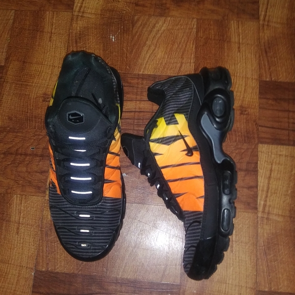 air max plus mercurial black orange